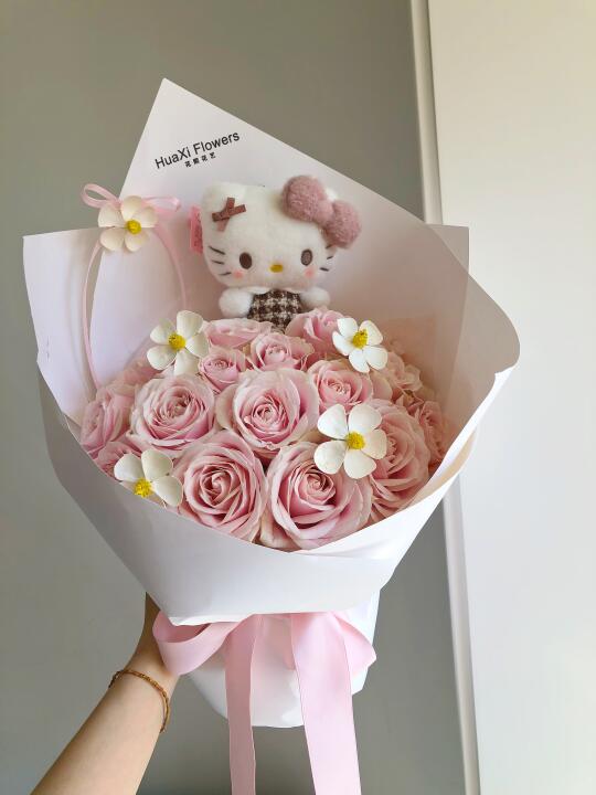 粉雪山hello Kitty花束