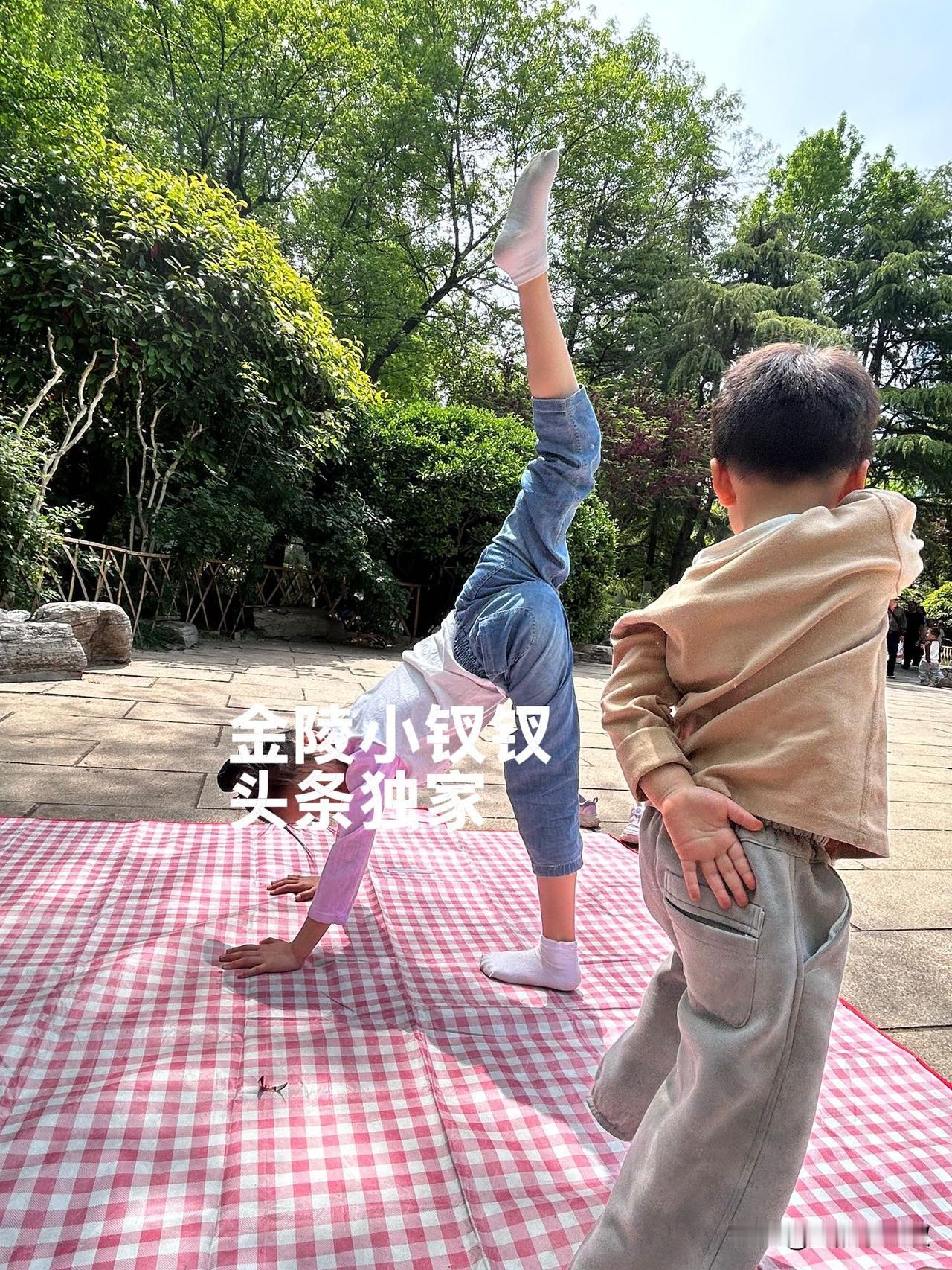看孩子的乐趣！


退休了，身不由己的生活，会时常让自己感到疲惫和迷茫，这种看不