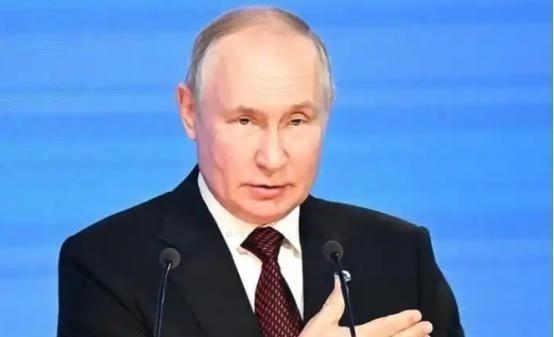 普京给了俄罗斯，三百年来最大的觉醒！中国的35万亿，力不可挡。有专家说，普京才是