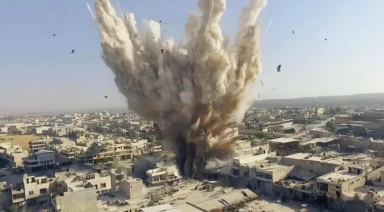 情况失控！榛树导弹击中利沃夫仅数小时，英法德三国领导人火速连线，捷克外长车厢里刚