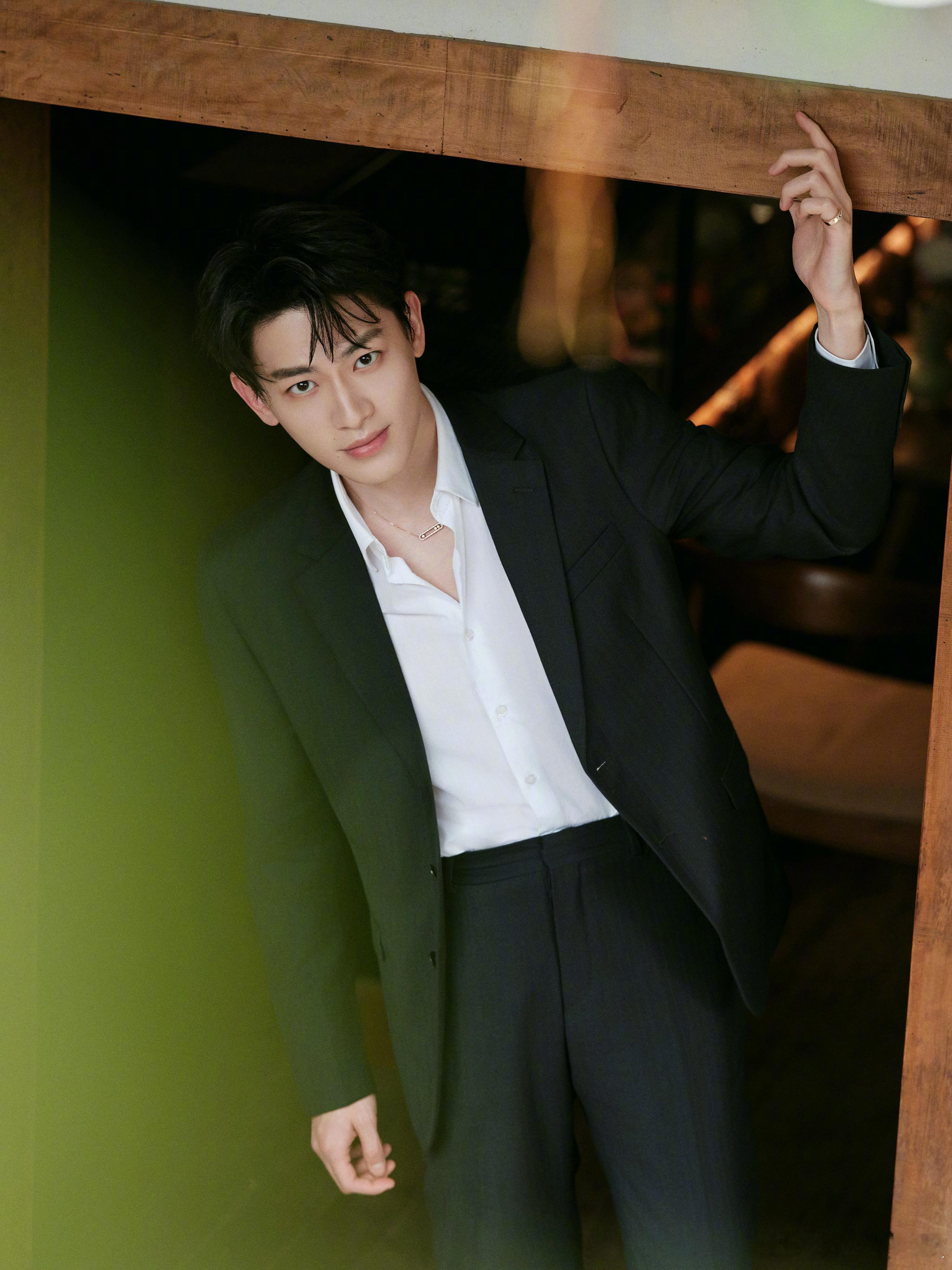 辛云来瘦了好多辛云来五官周正的帅 辛云来金鹅奖红毯直拍🈶！这状态是越来越好了！