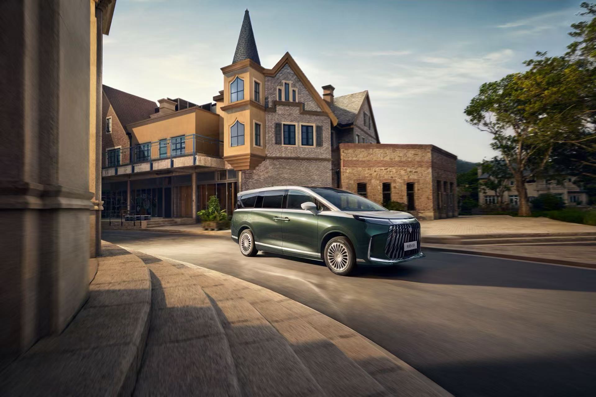 分享组照片☀️极狐问道V9，预售价21.99万起万物有道，自得从容极狐问道V9