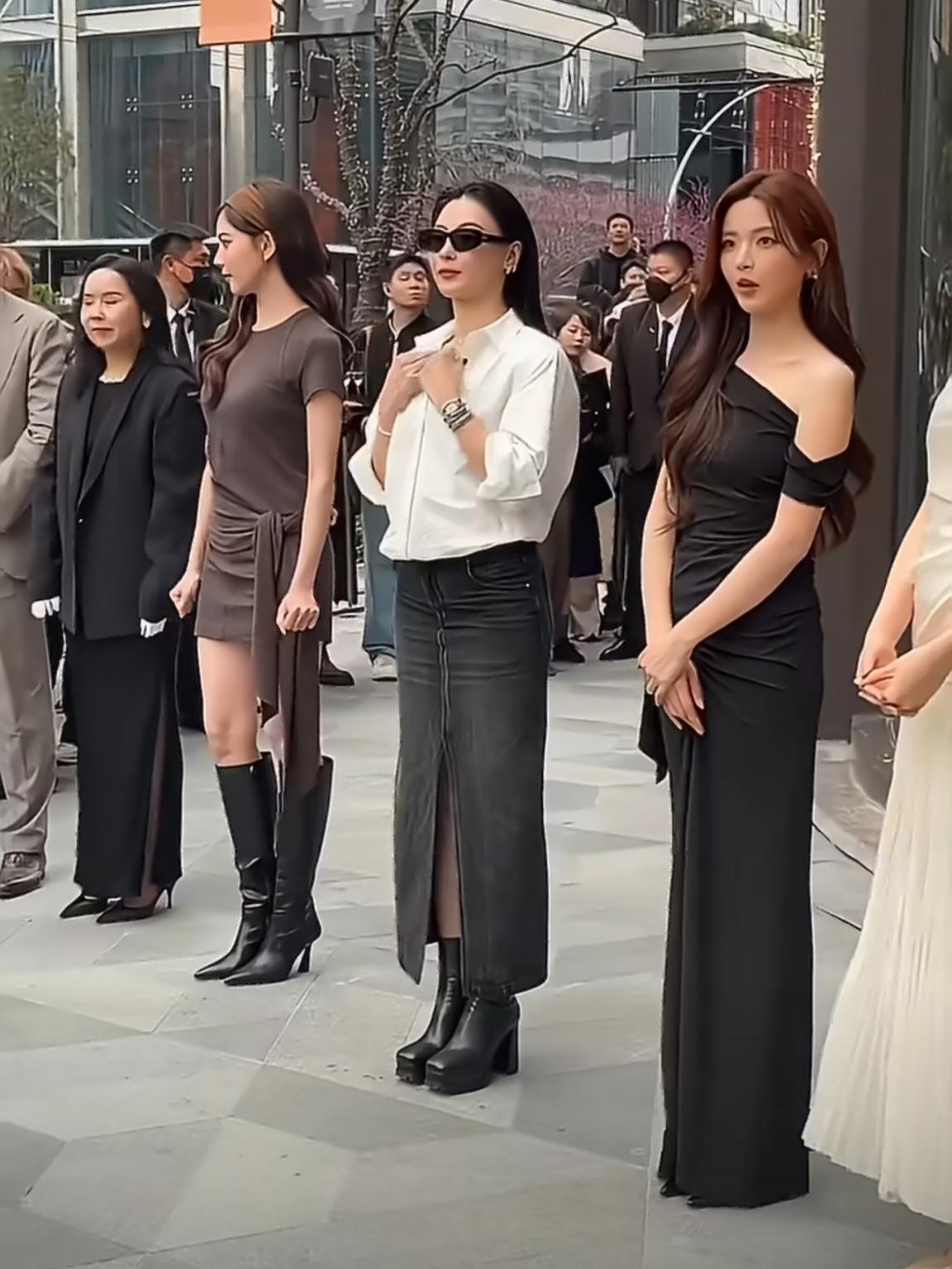 一眼望去一众女星，老粉来找找：人群里到底哪位是前辈张柏芝？看妆容穿搭能一眼认出来