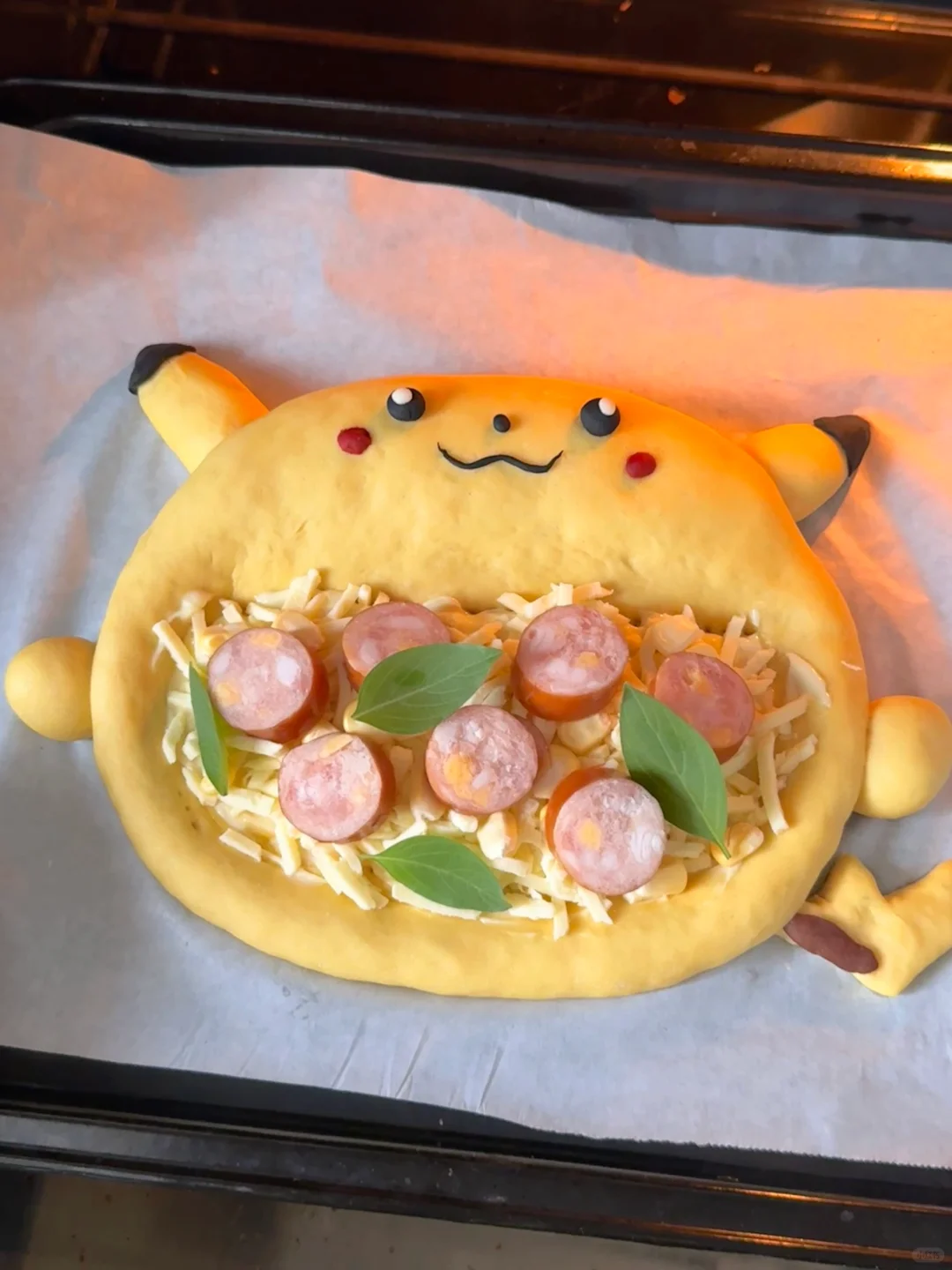 (づ｡◕‿‿◕｡)づ比卡丘芝士香肠披萨披萨🍕