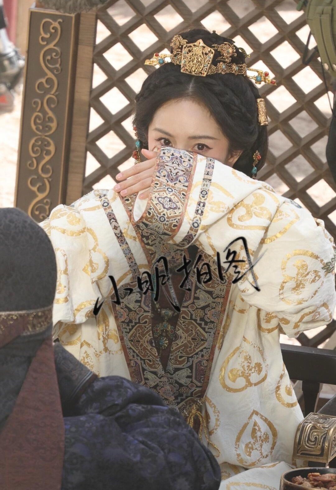 杨幂冯太后盘发造型路透杨幂冯湮儿 纯生图美成这样好温婉好贵气！ 