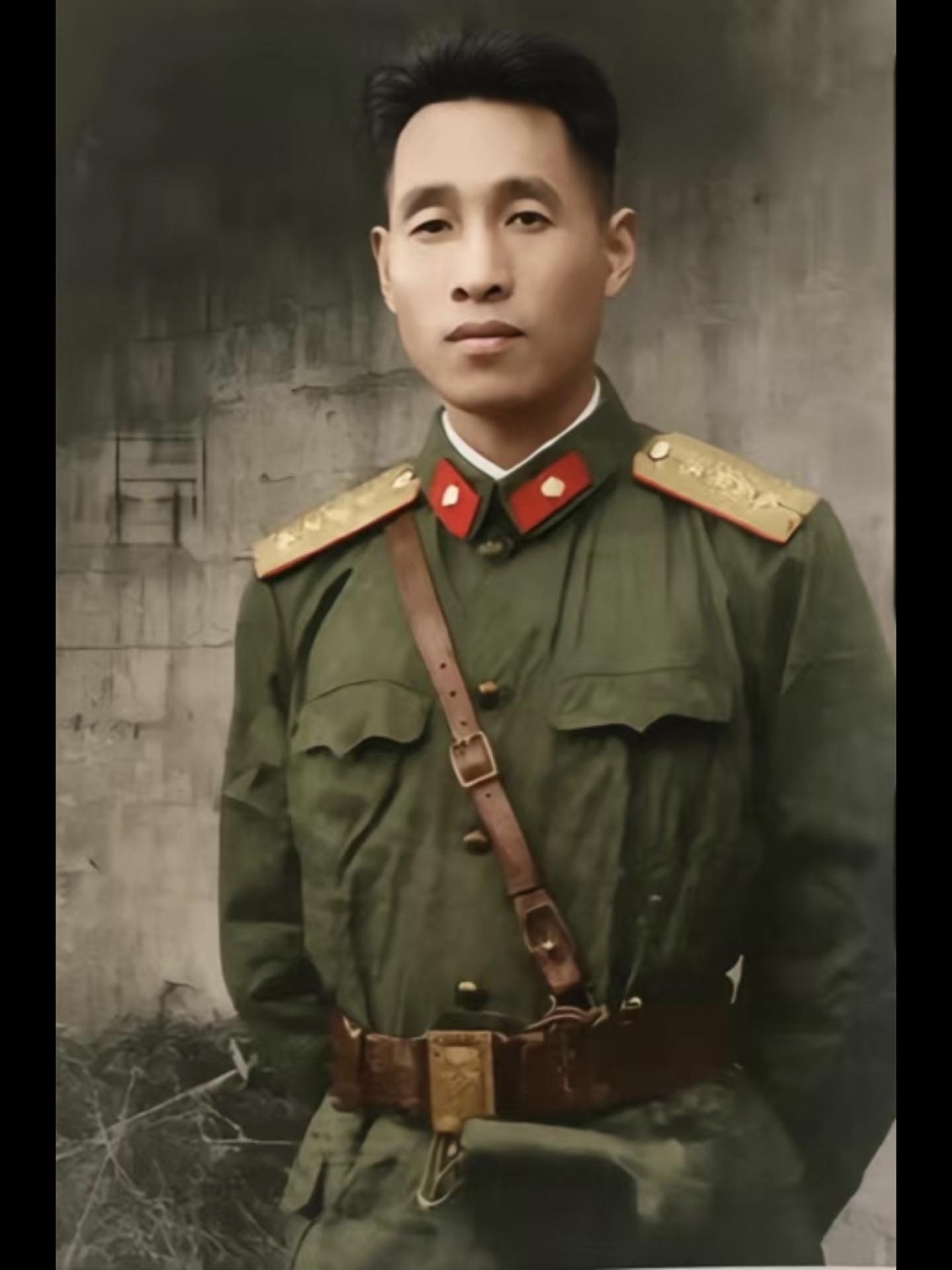 自古沙场岂无敌手。父亲所在的新四军一师、改编成华野一纵、志愿军二十军...