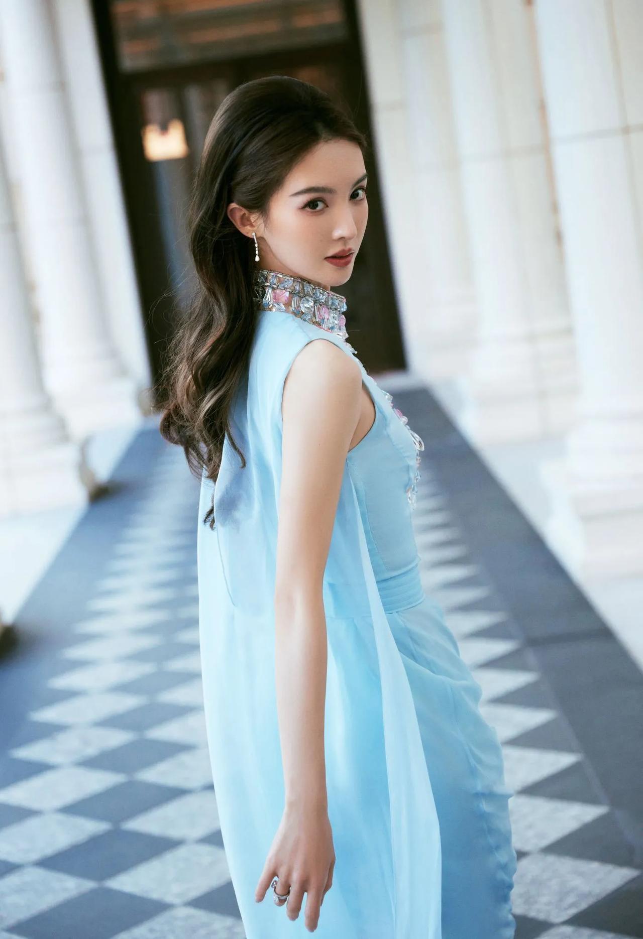 金晨美图分享38金晨 金晨妆容 金晨红毯造型 金晨跳舞 金晨穿着 金晨身高 新疆