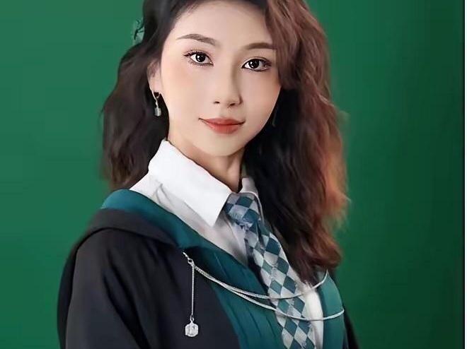 现在最让人唏嘘的，估计就是裴轶教授这摊子事了。
她真正吃亏的地方，不是某句玩笑没
