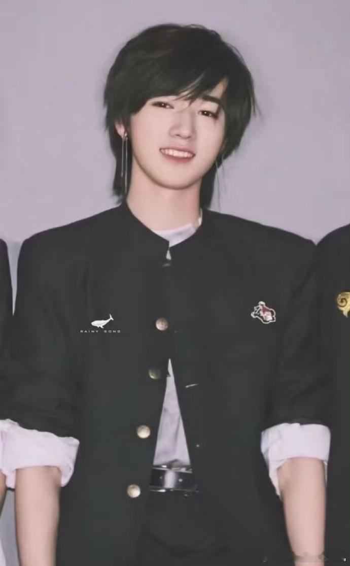 宋亚轩长发日系花美男宋亚轩不吃压力宋亚轩不吃压力，宋亚轩长发日系花美男，谁懂这个