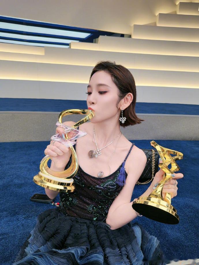 唐艺昕千字长文总结浪姐唐艺昕敢于突破本身就是一种胜利于唐艺昕而言乘风从不是竞赛，