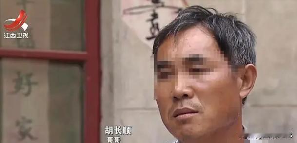 江苏， 一哥哥因家穷，在别人家当了上门女婿。几十年后，弟弟拆迁分了6套房子，哥哥