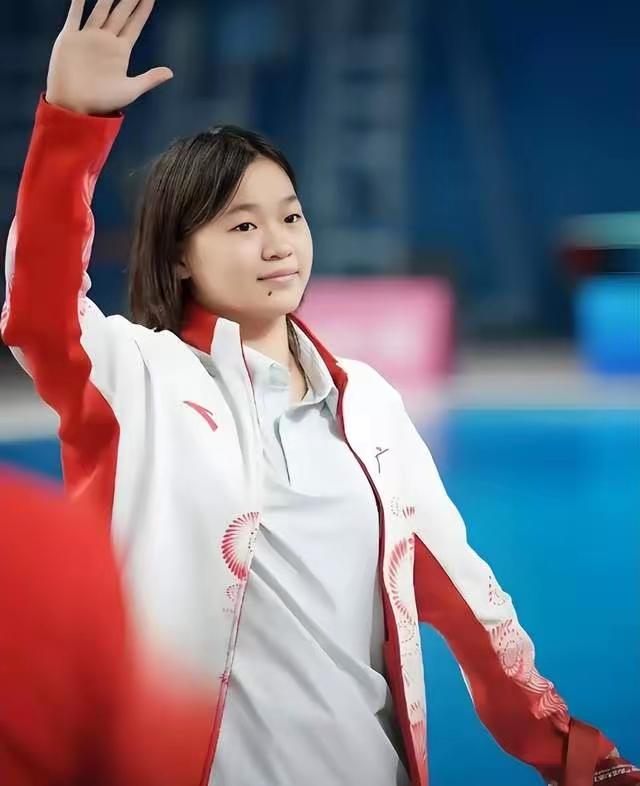 谁能说说，究竟是什么原因把一个清纯可爱且自信开朗的阳光少女给变成这样忧伤又无助女