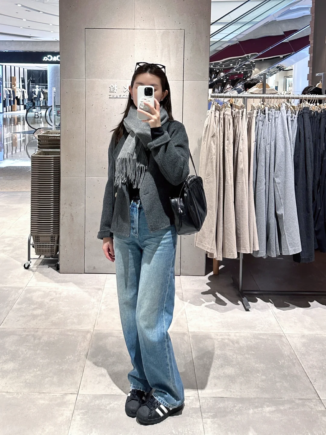 下班去muji试了试围巾🧣