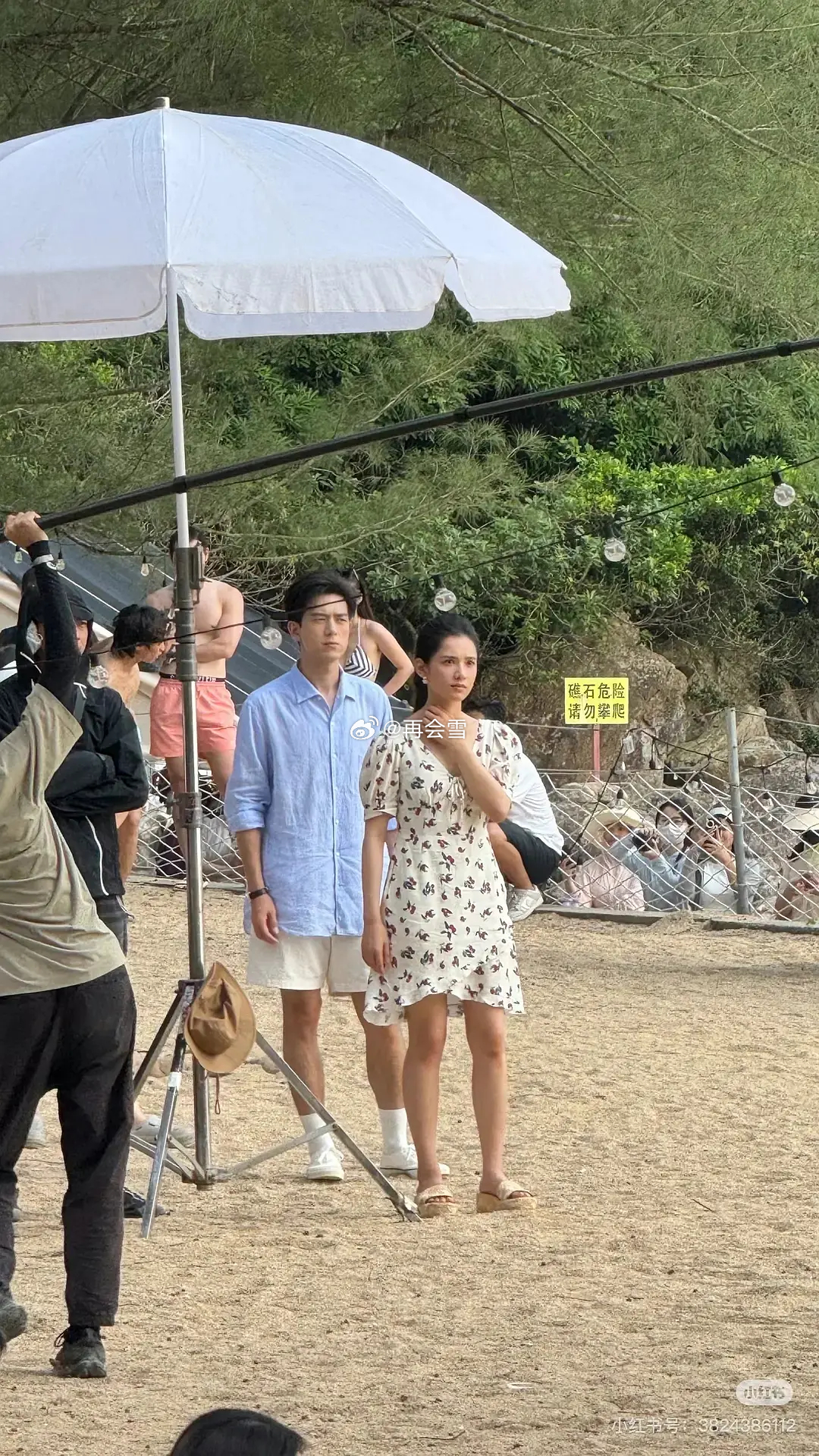 李现张婧仪路透，这穿搭会不会有点太接地气了 