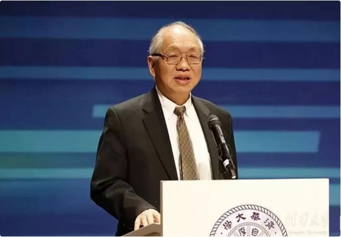 这才是真正的大家！他33岁摘得世界最高荣誉，被称为数学王国的“凯撒大帝”；他香港