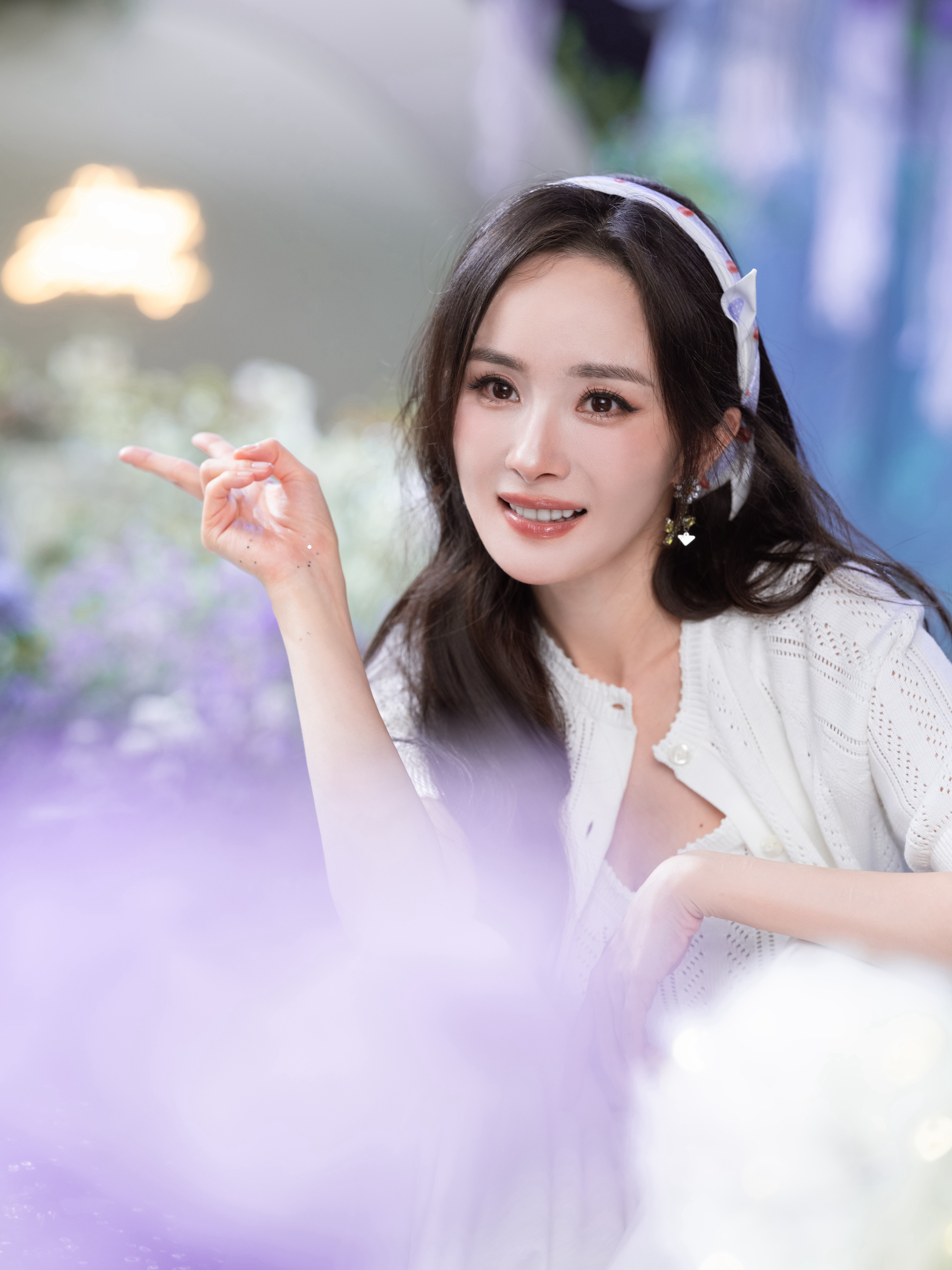 祝绪丹 杨幂不理解又出来蹦跶啥，杨幂不缺祝福！她有爱她的蜜蜂粉丝、家人、也有圈内