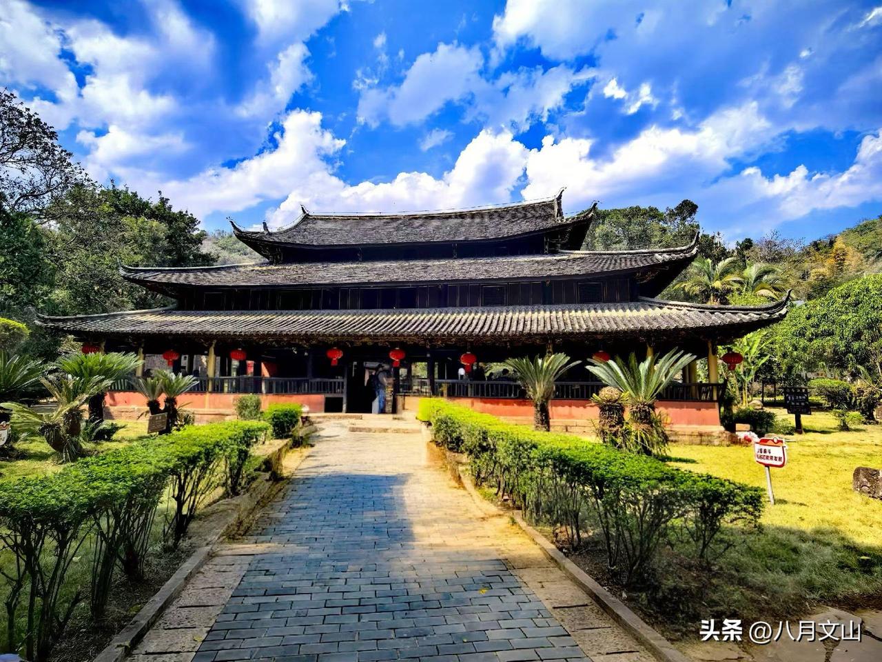 身边总有一种“搞钱焦虑”的人，觉得银行卡里的数字越多越有安全感，把钱死死攥在手里