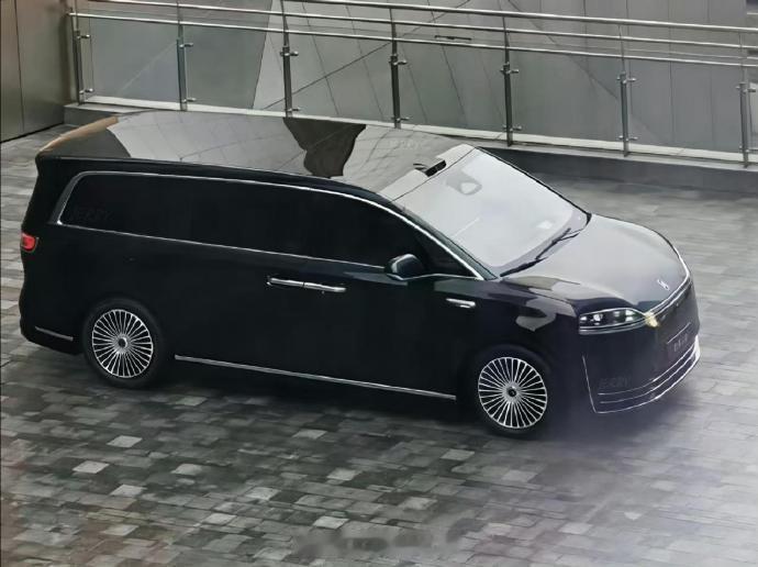 帅吗！鸿蒙智行首款mpv智界v9曝光