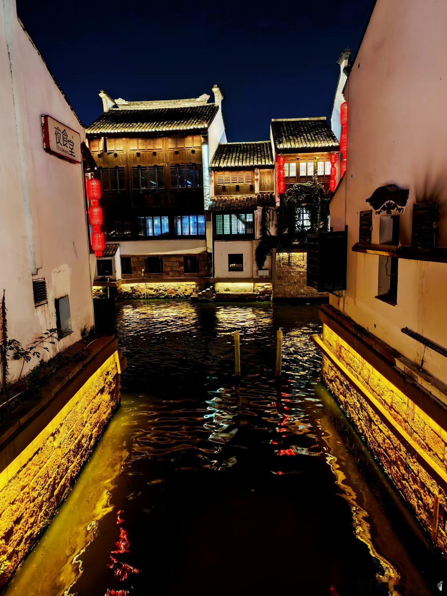 手机摄影﻿ ﻿ 无锡南塘街，夜色美如画……用眼睛寻找美丽江南天天拍江南手影好摄天