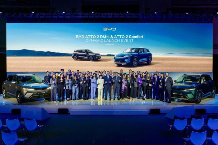 比亚迪元UP DM-i在西班牙发布了，同时还推出了一款长续航纯电版本。- 元UP