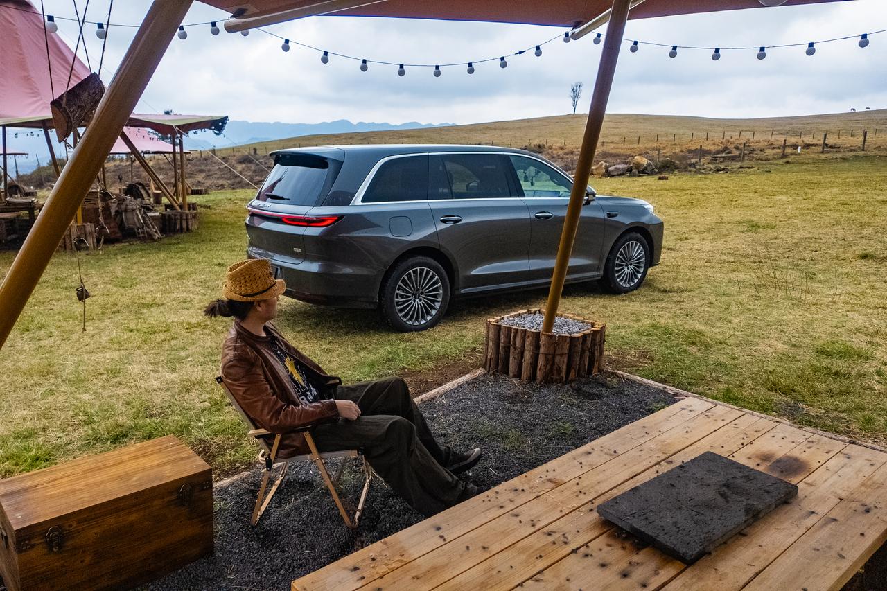 在云南边境小城腾冲，试驾魏牌V9X，来到东山草原的云境星辰帐篷酒店，把魏牌V9X