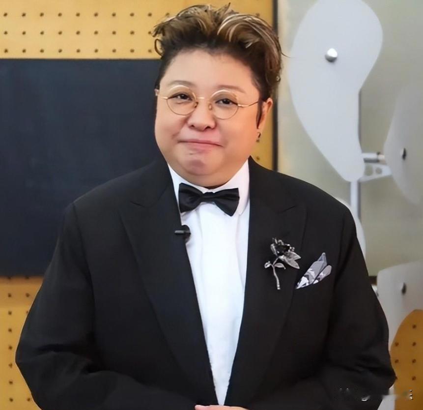 【韩红隐藏30年身世曝光！刘宝瑞孙女身份惊掉网友下巴】
 
救命！韩红这波操作直