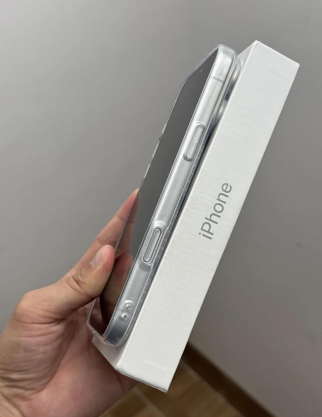 iPhone17pm银色搭配透明散热壳有点好看😍
手机壳 软壳 苹果手机壳 i