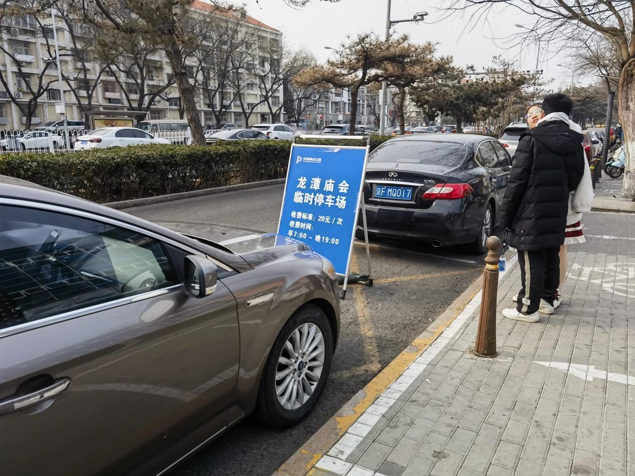 今天不入位停车，也不用担心贴罚单。过年了，温馨提示！