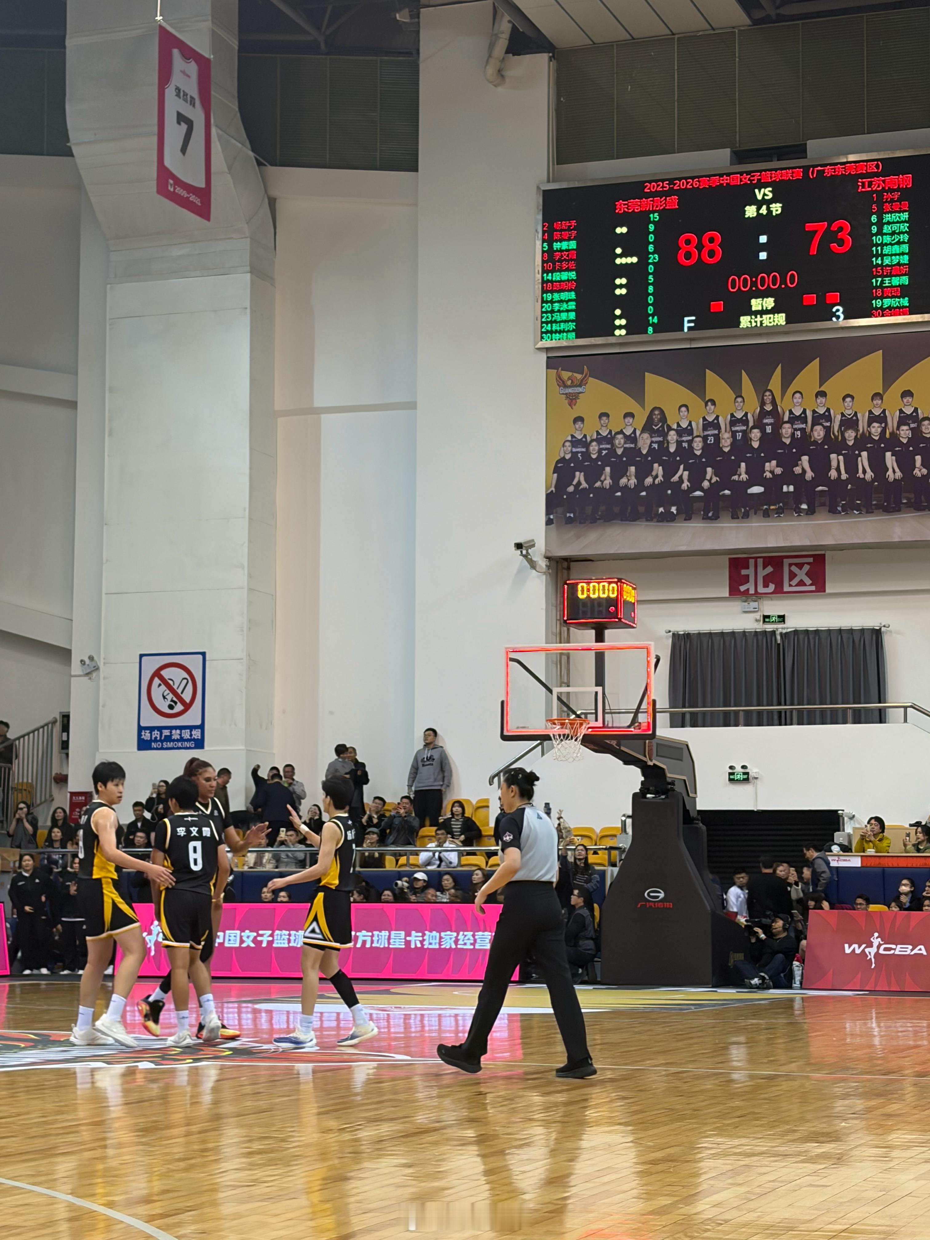 下半场发力，广东女篮以88比73击败江苏女篮，拿到了新赛季WCBA开门红。广东女