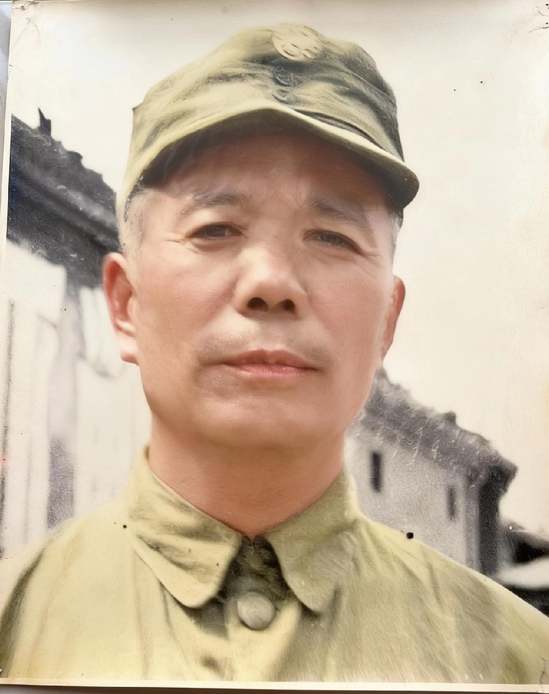 1948年，国军第三十一师师长卢继云在河北定兴兵败被俘，这一张照片便是当时的真实