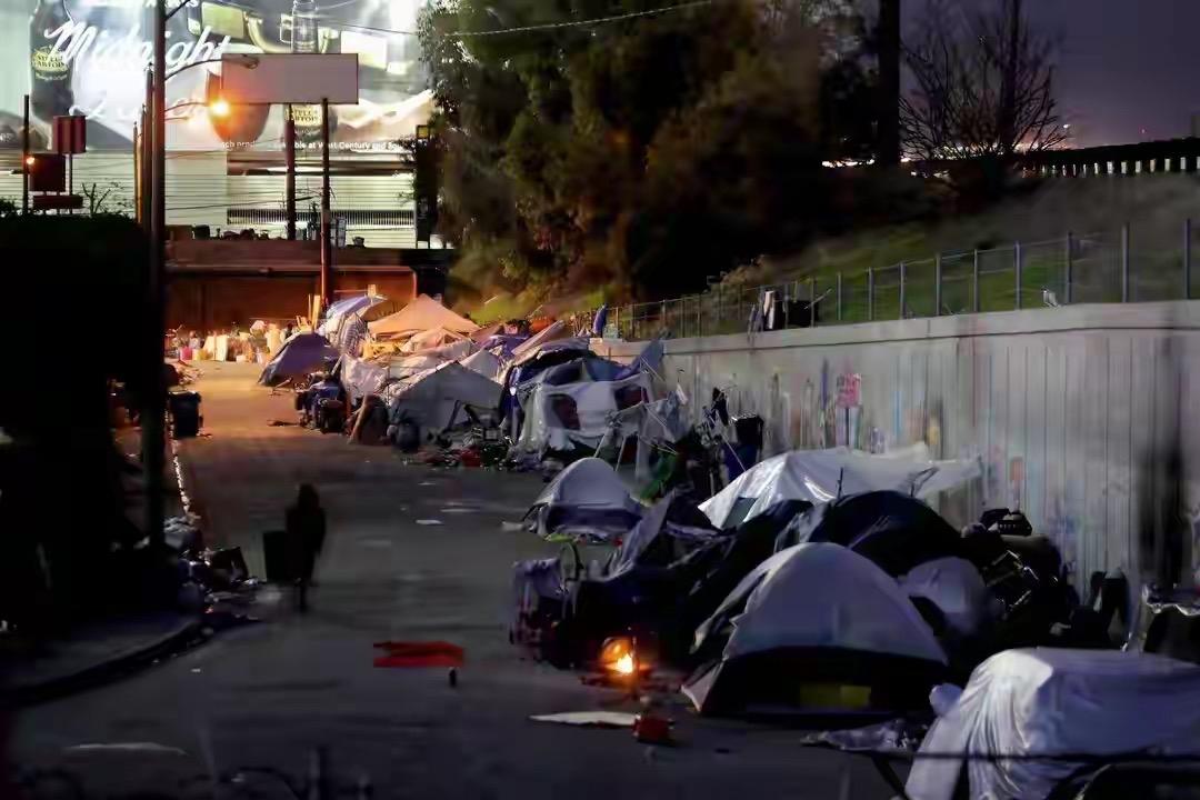 “人人都赚钱”？特朗普一句话引爆争议：当总统比做房地产更挣钱！

美股上半年强劲