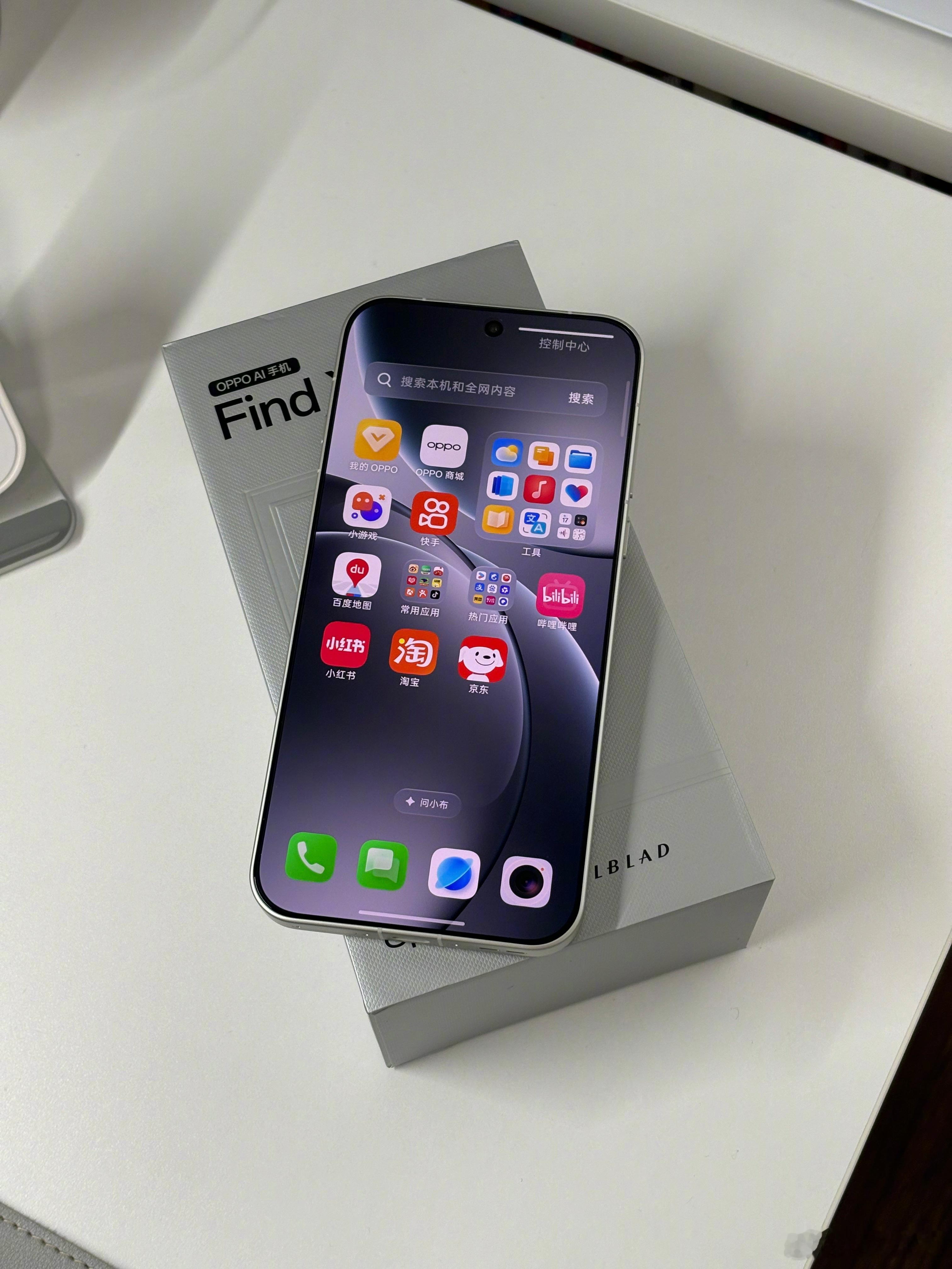 主力机依旧在用iPhone，专门物色一台拍照备用机，最终敲定OPPO Find 