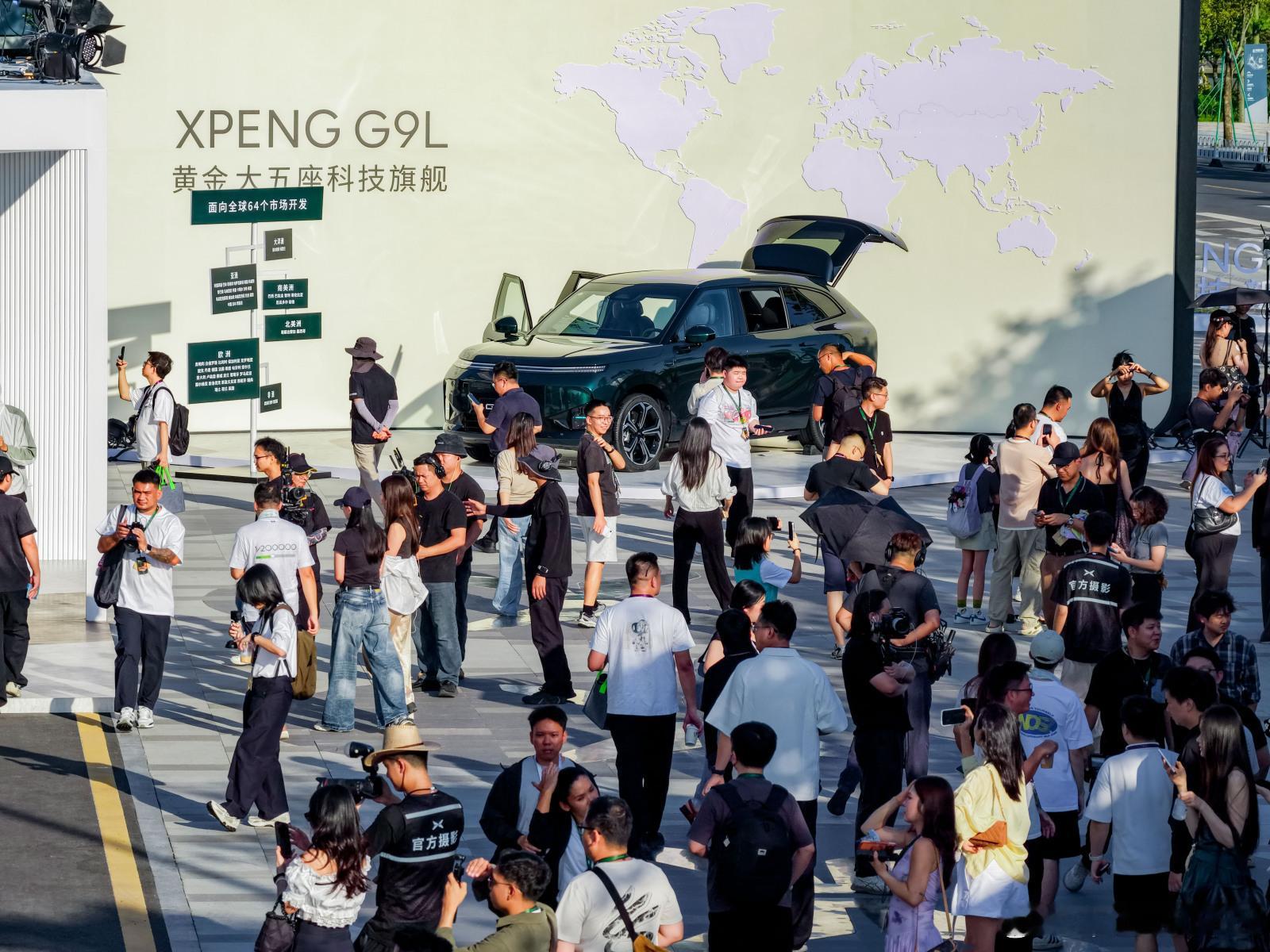 最近各家车企都流行把自家的大六座旗舰SUV外观不变，内饰拆一排座椅直接变成大5座