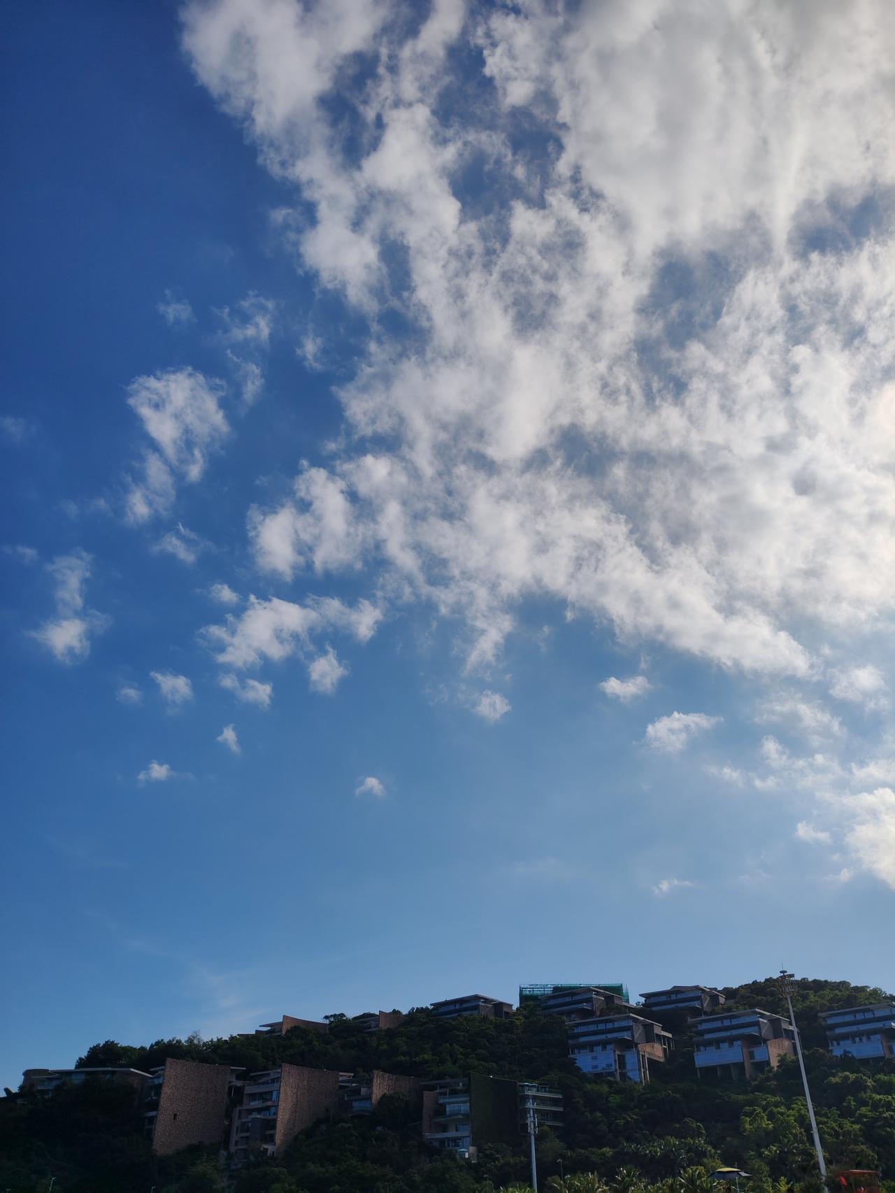 AI科技股投资风险不容小觑。进入2026年二季度，曾经市场默认的AI行业监管宽松