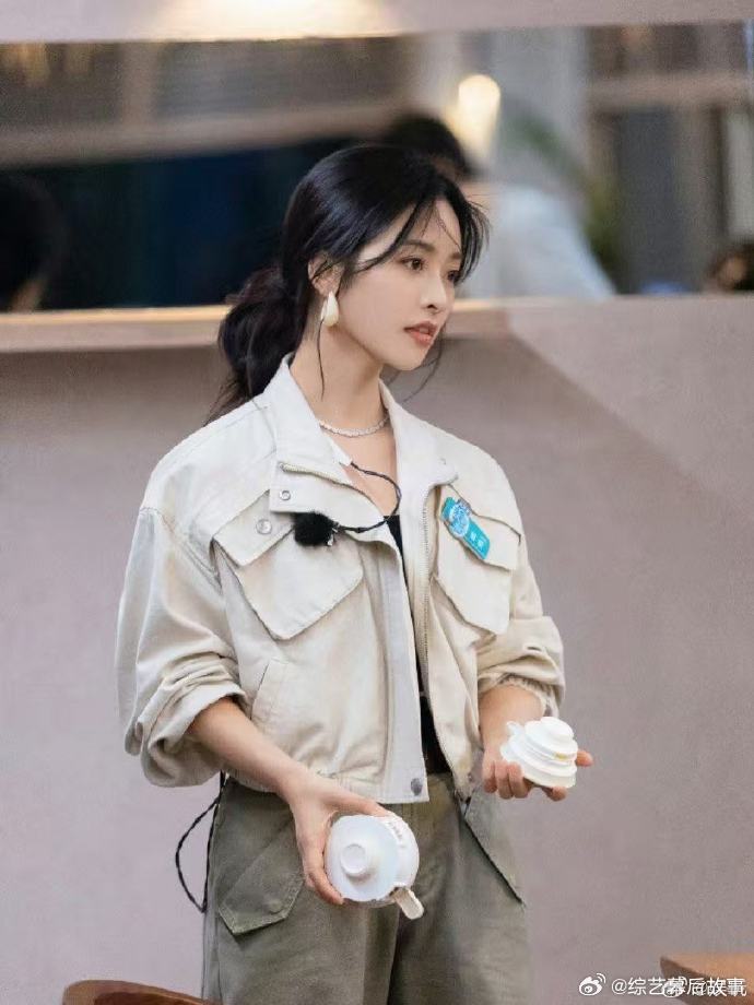 看到沈月的打工日记才知道，认真工作的女孩子自带光芒，快乐打工也太美好了。 