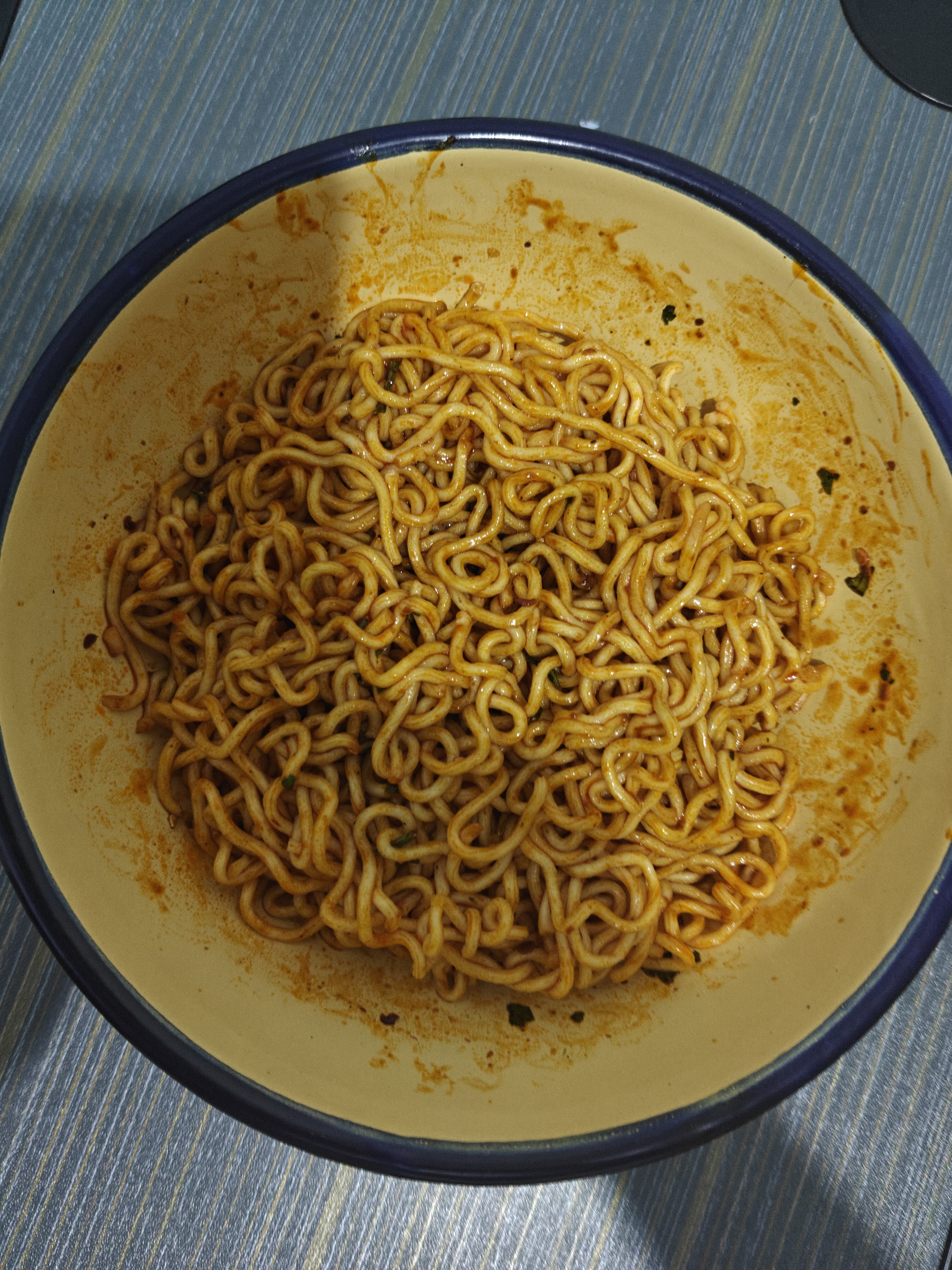 今晚是麻辣小龙虾拌面 