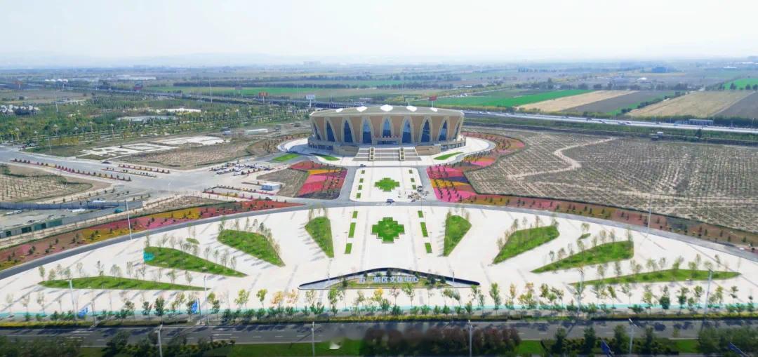 新疆男篮董事长郭舰在接受采访时表示，十二师文体中心坐落在乌鲁木齐和昌吉中间，我们