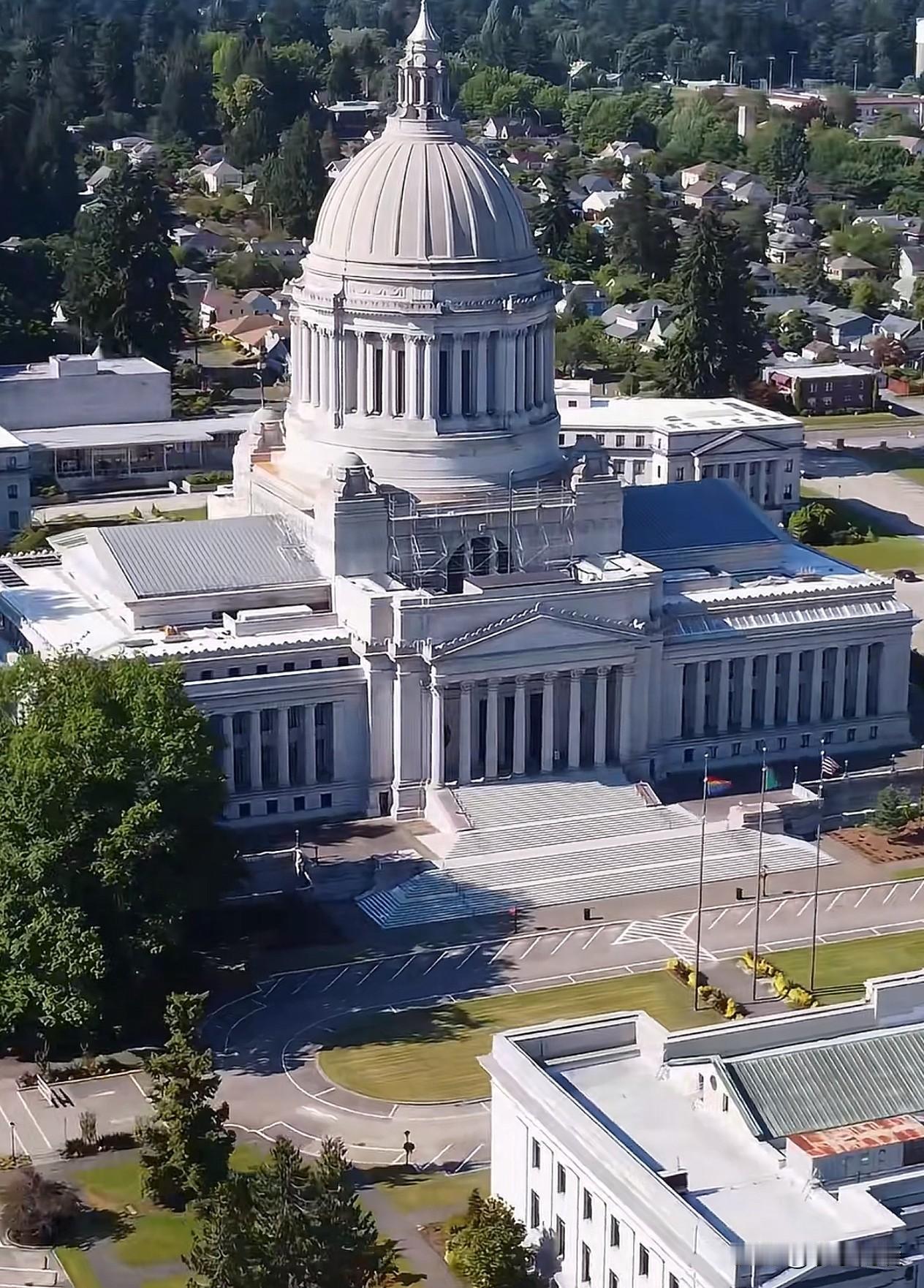 美国建议美国公民尽快离开以色列
 
当地时间2月27号，美国大使馆突然发了个通知
