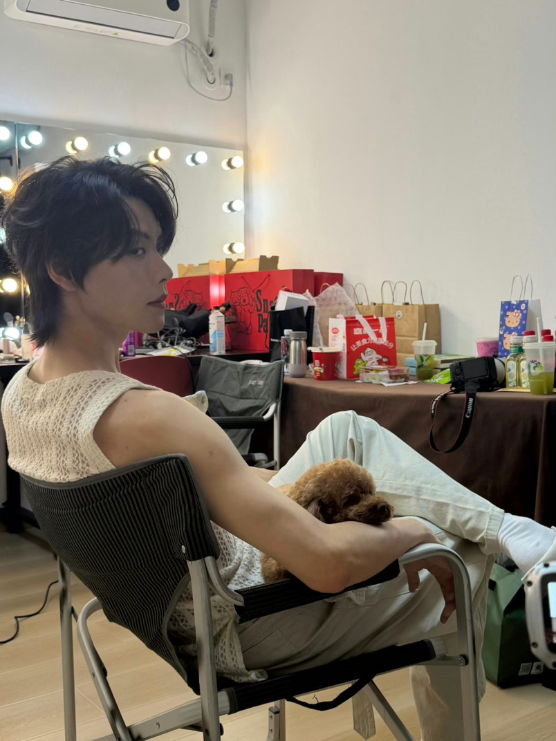 家里那么小狗狗和小猫咪.真不能让我们魂穿一下嘛[拜托]​​​