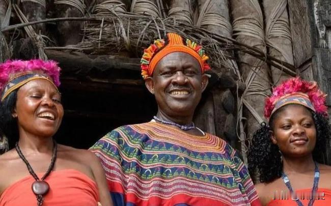 为什么非洲人不怕艾滋病？因为在非洲所有的慢性病都排不上号，而像艾滋病这种小克拉米