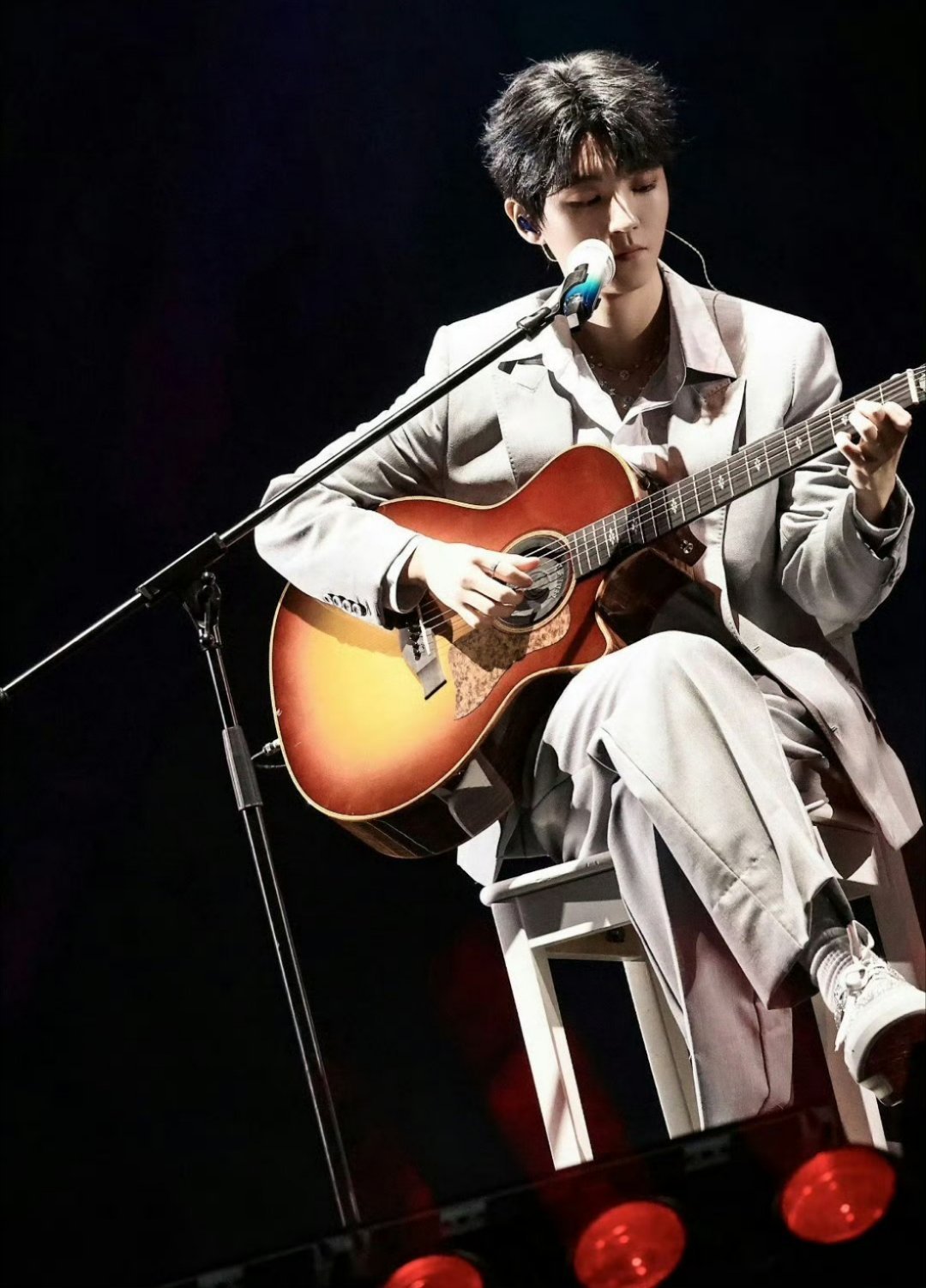 王俊凯出发澳门跨年，小凯一切顺利，期待跨年舞台！ 