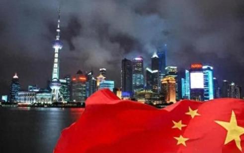 发现一个特别讽刺的规律：但凡中国科技有重大突破，快摸到美国霸权天花板了，第一批跳