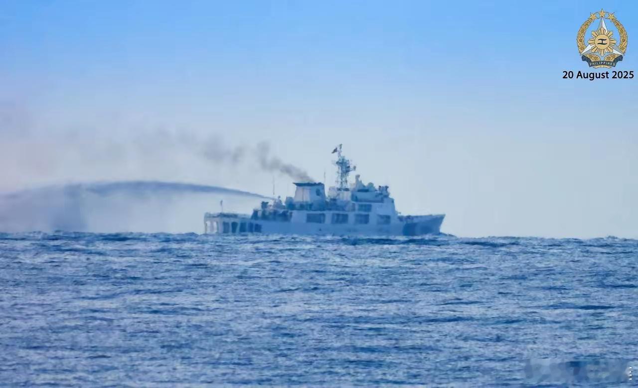 中国海警在仁爱礁进行了一次联合演习！20号，中国海警组织了大批船只，在仁爱礁进行