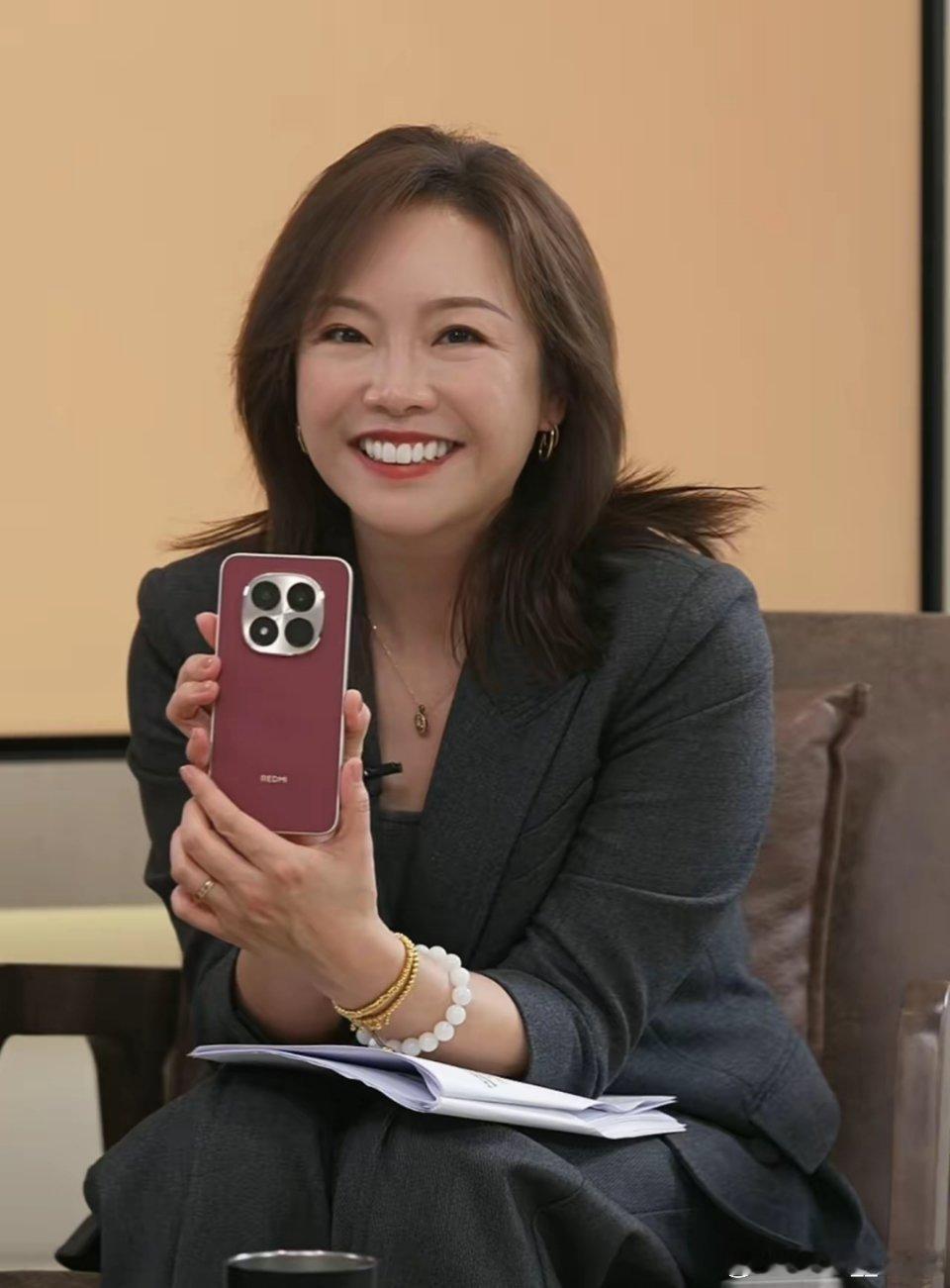 红米新机这设计，感觉越来越浮夸了 