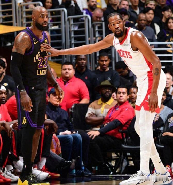 湖人击溃火箭总分2-0真服了老詹这把年纪还这么能打！湖人101-94再赢火箭，系