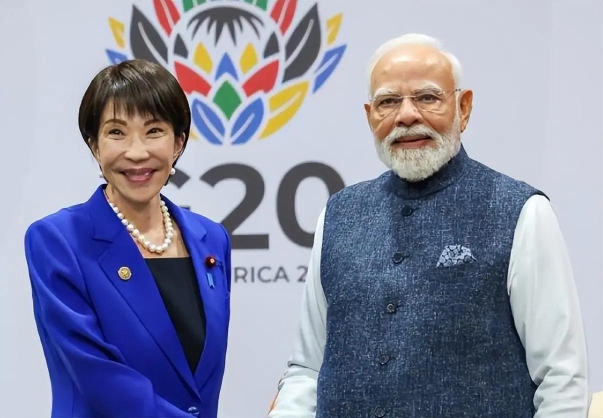 日本印度'认亲'，莫迪高市'兄妹情深'，演给谁看？
莫迪当众称日本首相高市早苗为