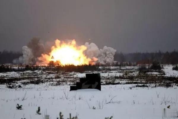 普京斩首行动来了？俄军大批火炮直冲基辅，乌克兰全境拉响警报

来源:海峡消费报
