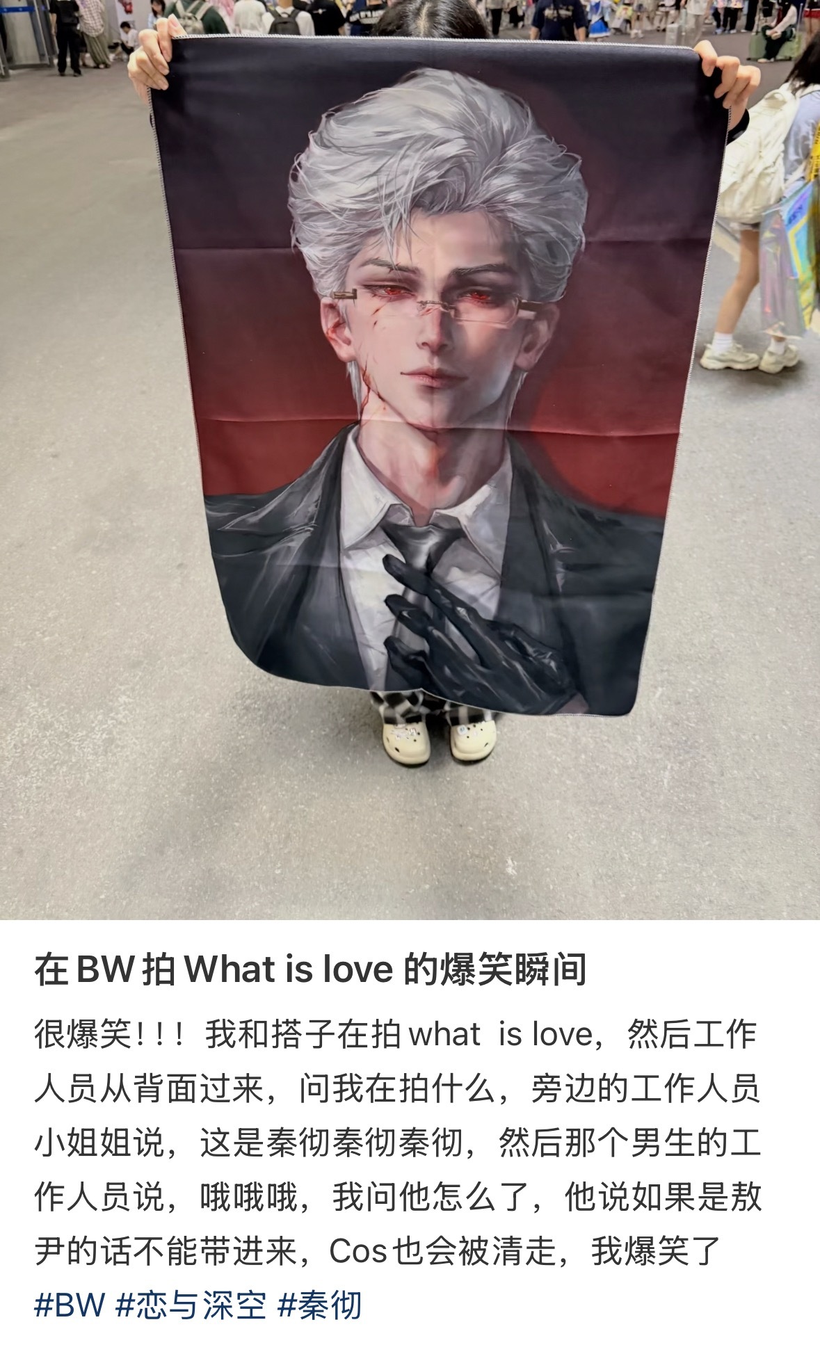 笑得我好崩溃，被官媒追着表扬带飞恋与深空整个游戏的世乙一，当然跟被官媒追着批评拖