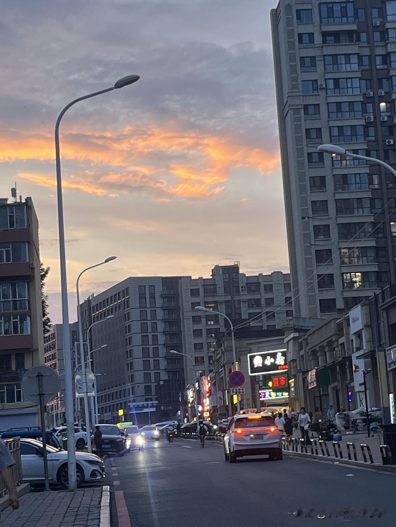 有晚霞的夜空，尤为惬意。