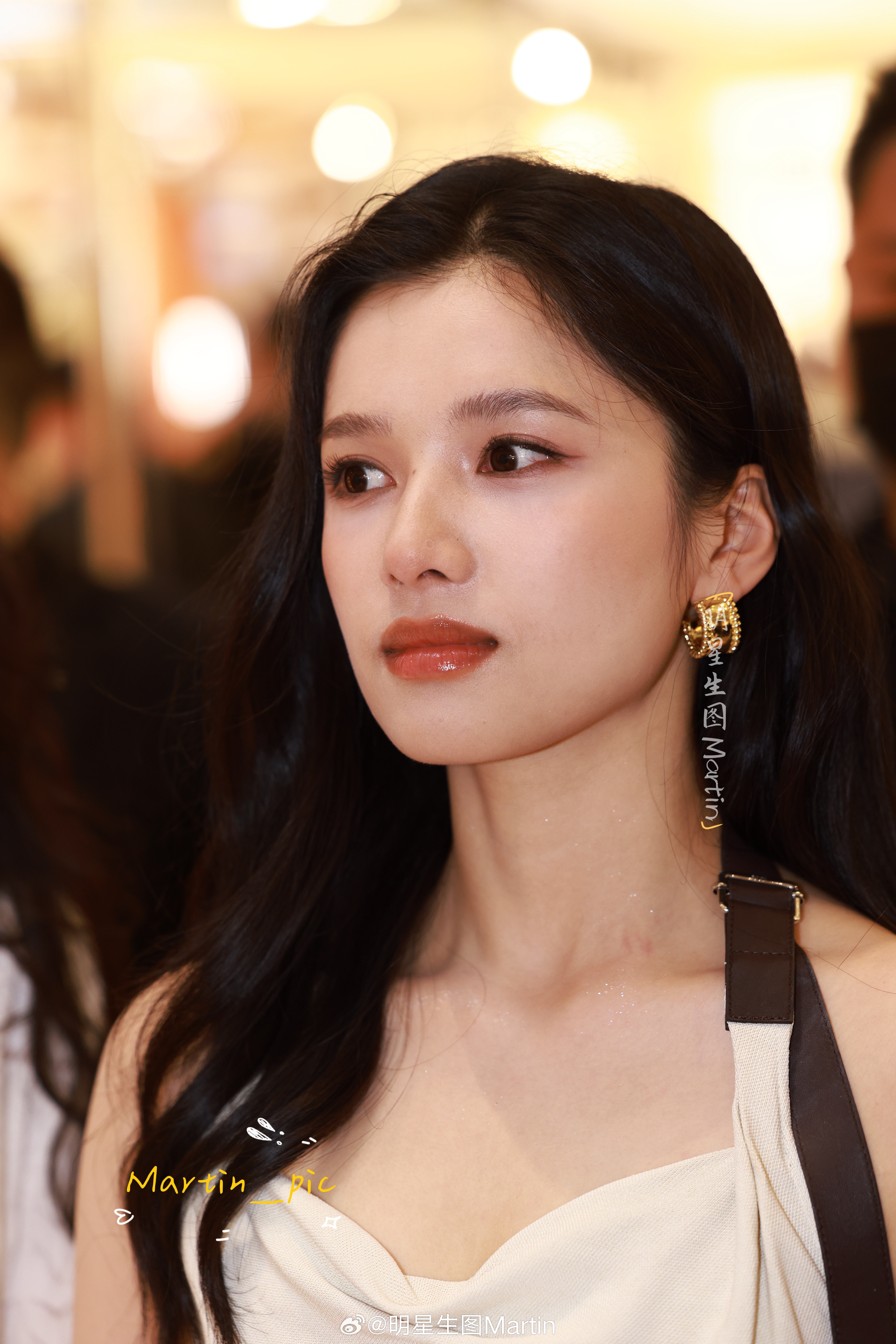 张婧仪[超话] 张婧仪TODS活动生图张婧仪真的好权威的美貌，越怼脸越美丽了属于